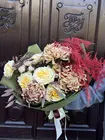 Заказать Сборный букет с пионовидными розами "Fuego" с бесплатной доставкой по городу Томск
