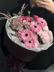 Оформить заказ на Сборный букет "Малиновое вдохновение" в Томске
