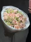 Оформить заказ на Дуобукет из розовой кустовой розы и матрикарии в Томске
