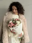 Купить Дуобукет из кустовых роз и белых гвоздик к празднику День Матери