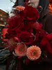 Оформить заказ на Сборный букет "Рубиновый поцелуй" в городе Томск
