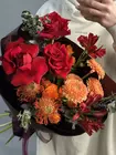 Заказать Сборный букет "Карминовая фантазия" с доставкой в Томске