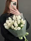Заказать Букет из 25 белых тюльпанов в оформлении с доставкой на дом в Томске