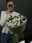 Купить Букет из 9 белых кустовых роз с эвкалиптом в Томске
