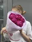 Купить букет из 5 малиновых пионов в Томске