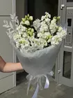 Купить букет из маттиолы и эустомы «Белый неон» с доставкой в Томске