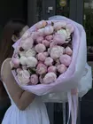 Доставка Букет из 51 пиона Gardenia в оформлении по городу Томск