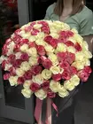 Оформить заказ на Букет из 101 розовой и белой розы в Томске