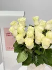 Заказать охапку из белых роз Mondial 15 шт с доставкой в Томске