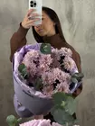 Купить букет из 3 розовых кустовых хризантем с эвкалиптом в Томске