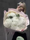 Букет из 7 одиночных хризантем Tutu с эвкалиптом доставить по городу Томск