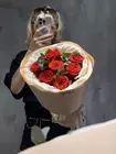 Букет из 7 роз Nina с эвкалиптом купить в Томске