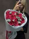 Букет из 15 роз Full monty с эвкалиптом купить в Томске с доставкой