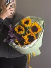 Букет из 5 подсолнухов с рубром доставка в Томске