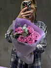 Купить букет из 5 пионовидных роз с эвкалиптом с доставкой в Томске