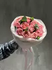 Букет из 11 роз Hermosa с эвкалиптом купить в Томске с доставкой