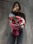 Купить букет из кустовых роз с эвкалиптом в Томске