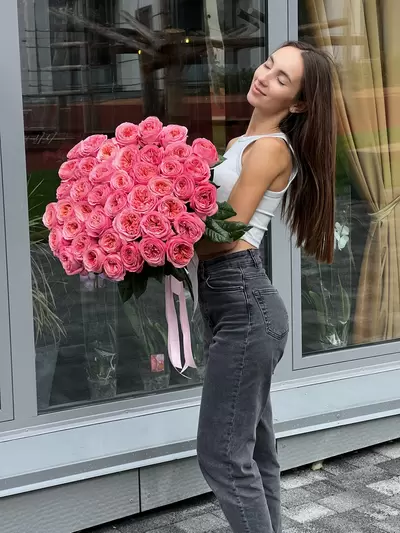 Доставить Букет из 51 пионовидной розы Pink Expression в Томске
