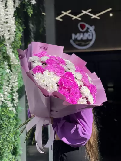 Букет из кустовых хризантем "White and pink"