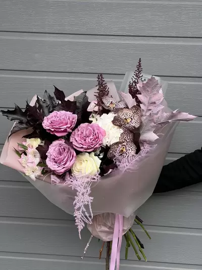 Сборный букет с орхидеями и розами "Lilac" в Томске
