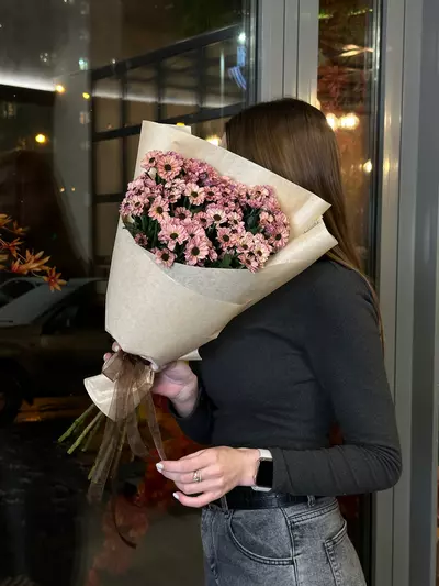 Купить Букет из 11 розовых кустовых хризантем SANTINI в Томске