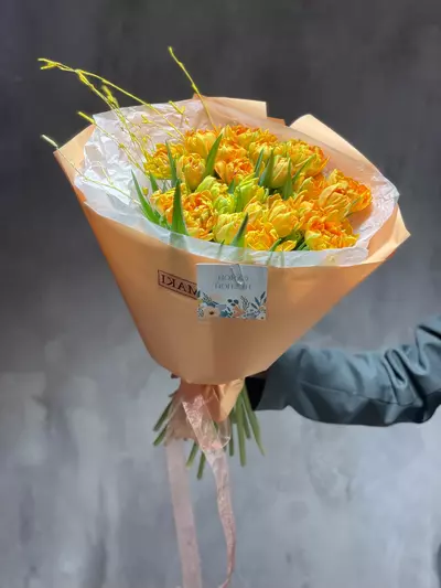 Купить  Букет из 25 пионовидных тюльпанов "Лучики весны" в Томске на 8 Марта