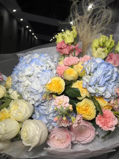 Купить Авторский букет "Woman & flowers" в Томске