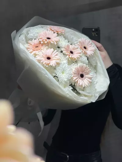 Купить Дуобукет из кустовых хризантем и мини герберы в Томске