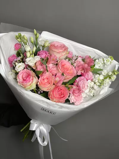 Бесплатная доставка по Томску сборного букета с розами