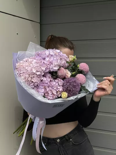 Купить Сборный букет в сиреневых оттенках "Мыльные пузыри" с доставкой по городу