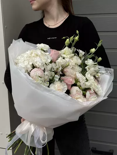 Купить Сборный букет в нежной гамме "Айвори" с доставкой по городу Томск
