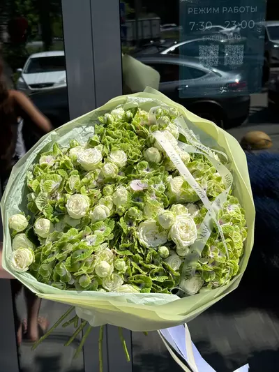 Дуобукет из гортензий и кустовых роз "Лаймовый сорбет" Томск