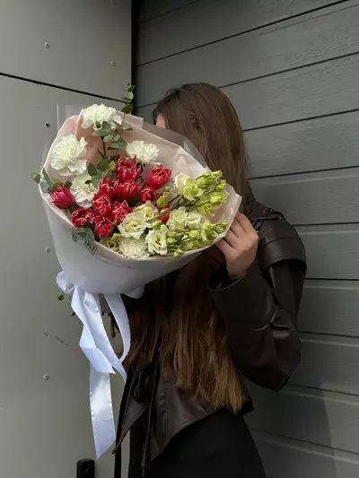 Доставить Сборный букет с тюльпанами "Королевская симфония" по городу Томск
