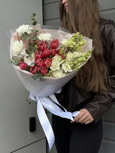 Доставка Сборный букет с тюльпанами "Королевская симфония" в Томске