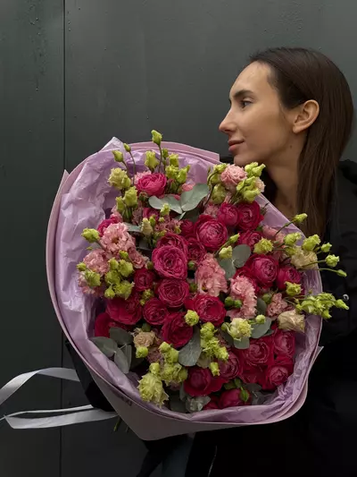 Заказать Дуобукет из кустовой пионовидной розы и кудрявой эустомы в Томске