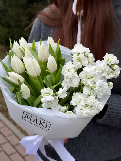 Купить Дуобукет из белых тюльпанов и маттиолы с доставкой на дом