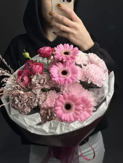 Купить Сборный букет "Малиновое вдохновение" в Томске