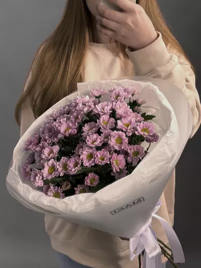 Доставка Букет из 9 сиреневых кустовых хризантем SANTINI в Томске