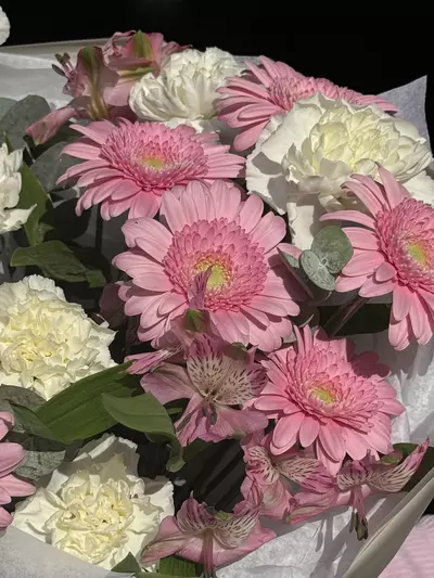 Заказать сборный букет «Сказка нежных чувств» с доставкой по городу Томск