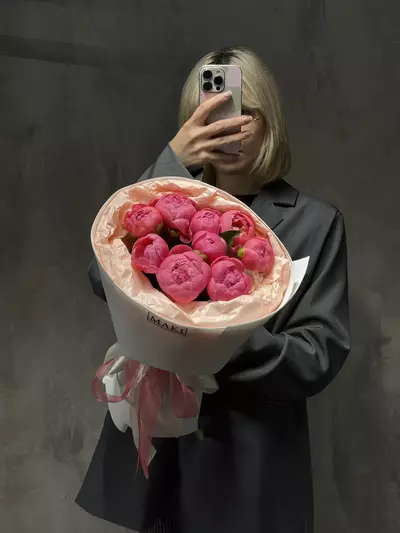 Букет из 9 коралловых пионов Coral Charm купить в Томске