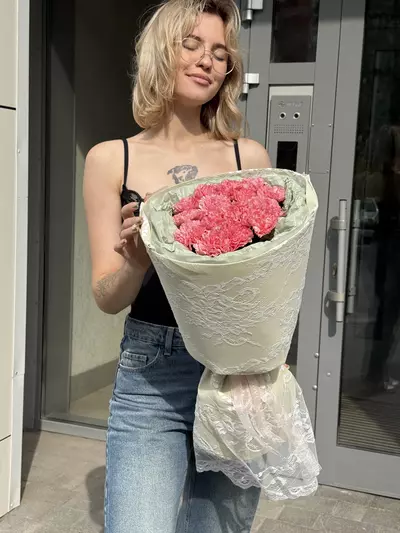 Букет из 15 розовых гвоздик купить в Томске