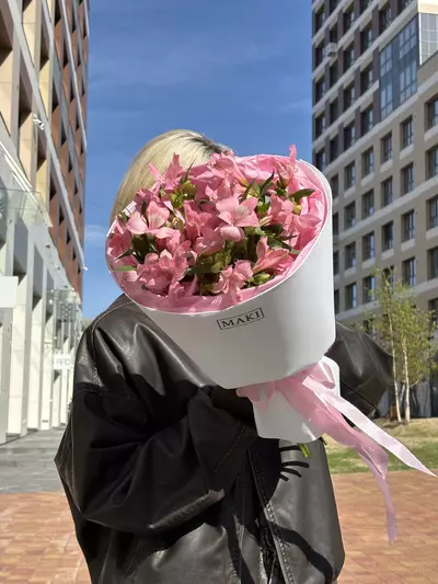 Монобукет из 5 розовых альстромерий купить в Томске
