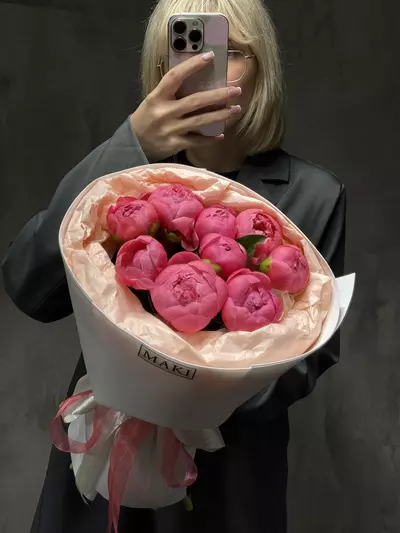 Букет из 9 коралловых пионов Coral Charm купить в Томске