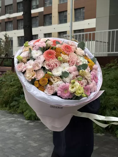 Купить букет "Воздушный калейдоскоп" с доставкой в Томске