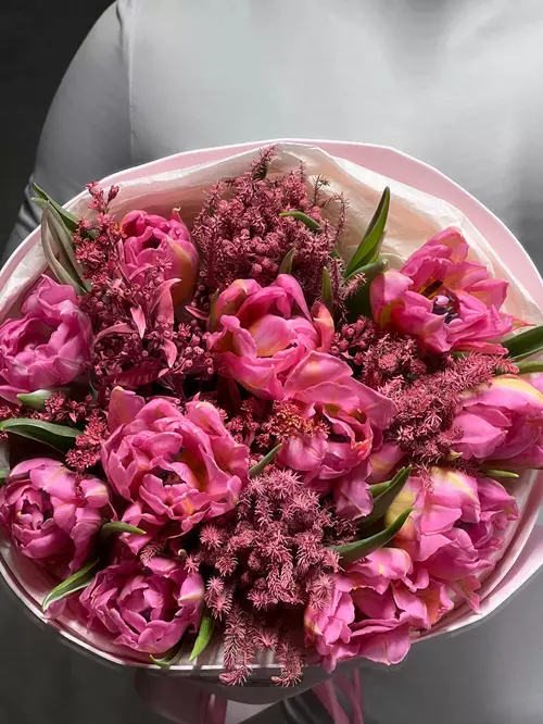Купить Букет c тюльпанами "Hot pink" в Томске