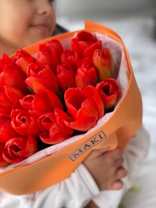 Купить  Комбо-букеты из тюльпанов "Маме и дочке" в Томске на 8 Марта
