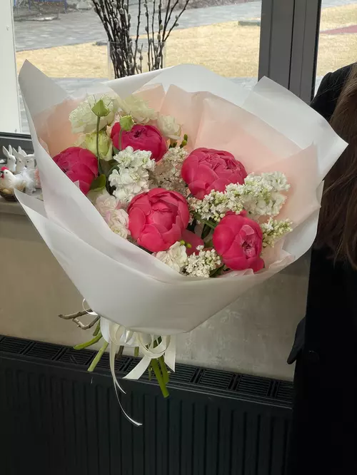 Купить Сборный букет с пионами и сиренью "Арома" в подарок