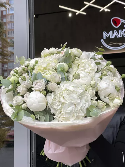 Сборный букет в белых оттенках "Воздушная легкость" купить