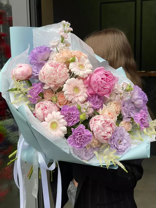 Купить Сборный букет в нежной гамме "Встреча на рассвете" в Томске