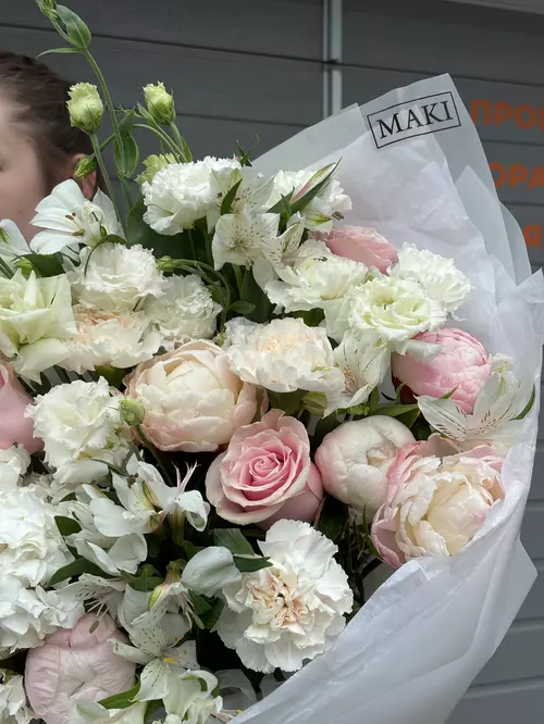 Доставить Сборный букет в нежной гамме "Айвори" по городу Томск